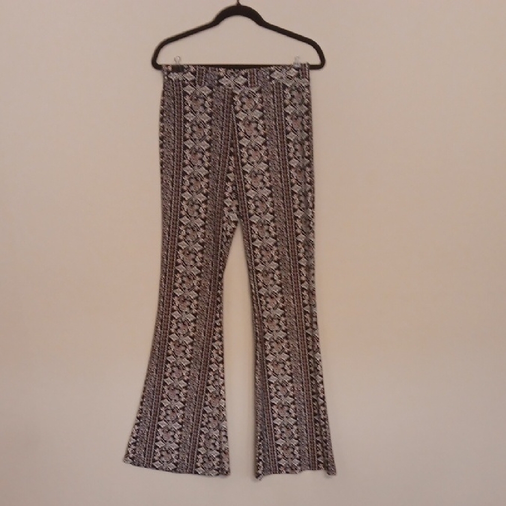 SHOSHO Black Cream Bohemian Flared Pants Elephant Print Size L EUC